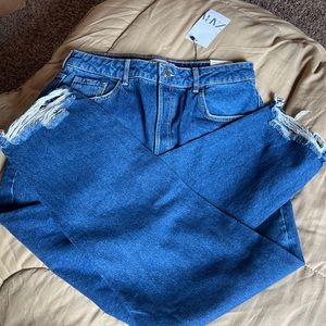 NWT ZARA Mom Ripped Hem Ankle Jeans sz 12